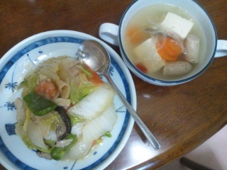 スーパーの八宝菜でと謎スープ スーパーの八宝菜でと謎スープ